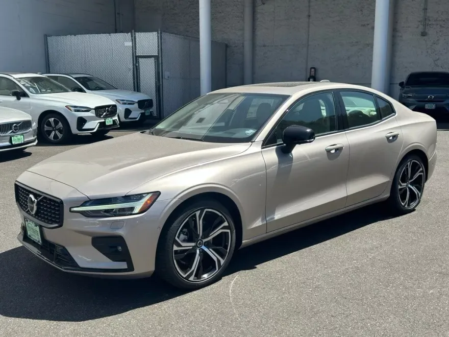 2024 Volvo S60 B5 Plus photo 1