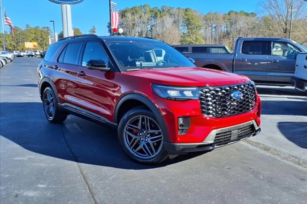 2025 Ford Explorer ST photo 1