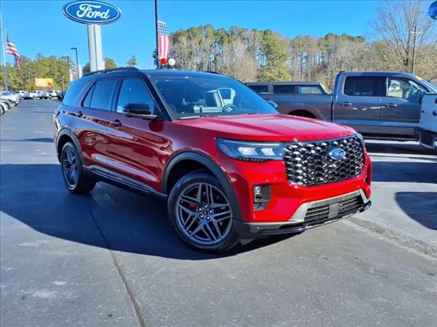 2025 Ford Explorer ST photo 1