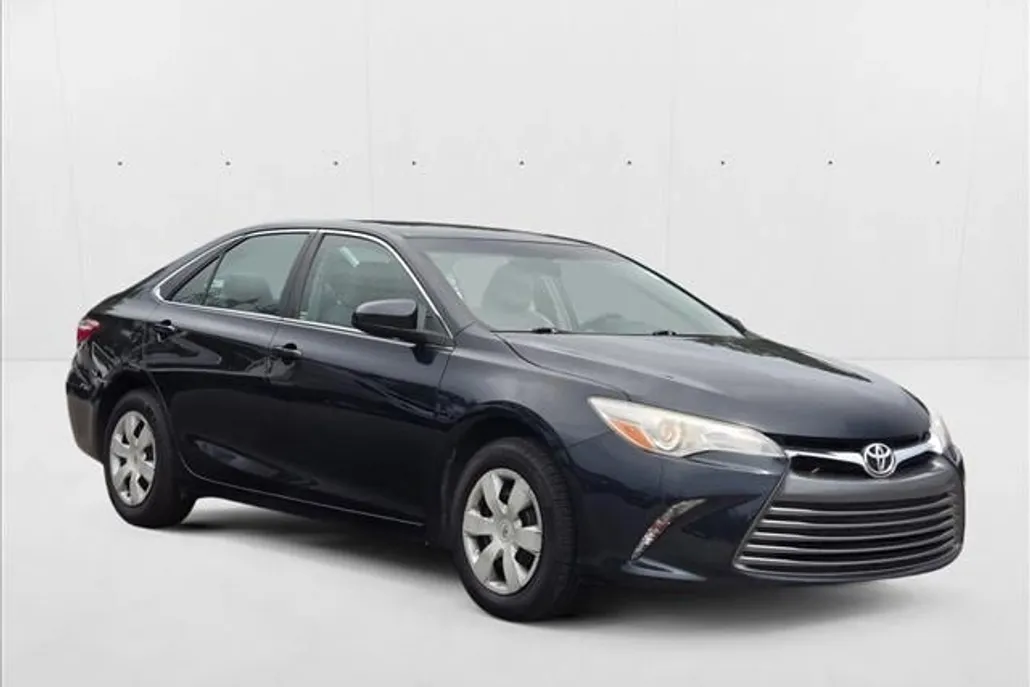 2017 Toyota Camry LE SE photo 1