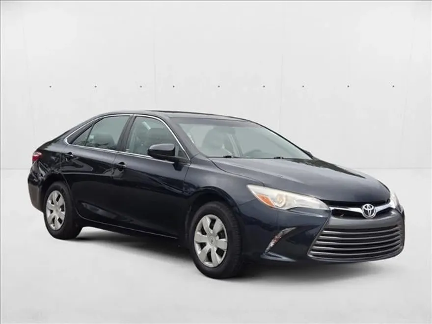 2017 Toyota Camry LE SE photo 1