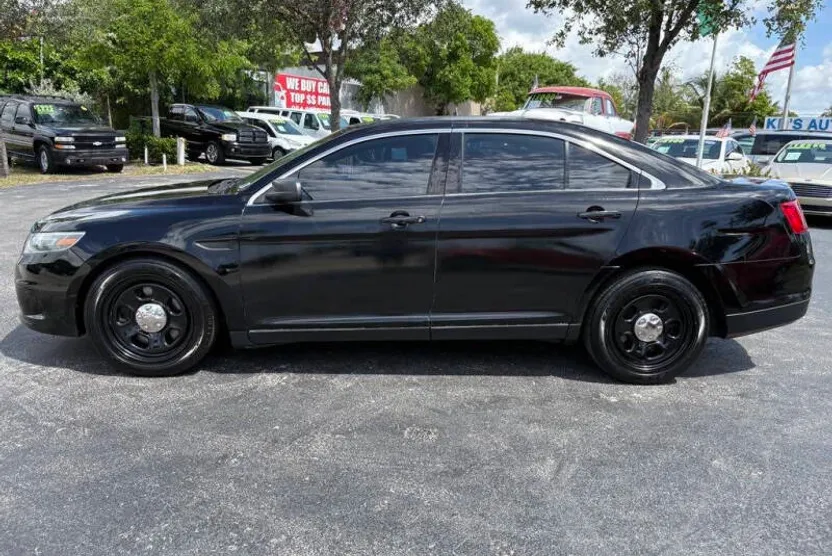 2014 Ford Taurus photo 1