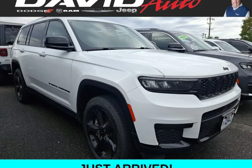2023 Jeep Grand Cherokee Laredo Altitude photo 1