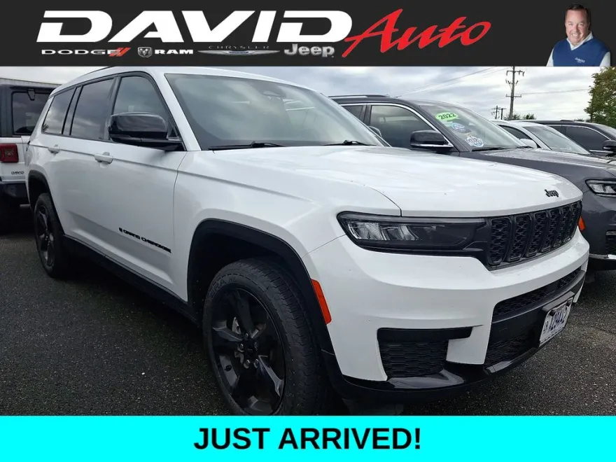 2023 Jeep Grand Cherokee Laredo Altitude photo 1