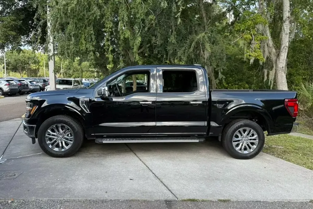 2025 Ford F-150 XLT photo 1