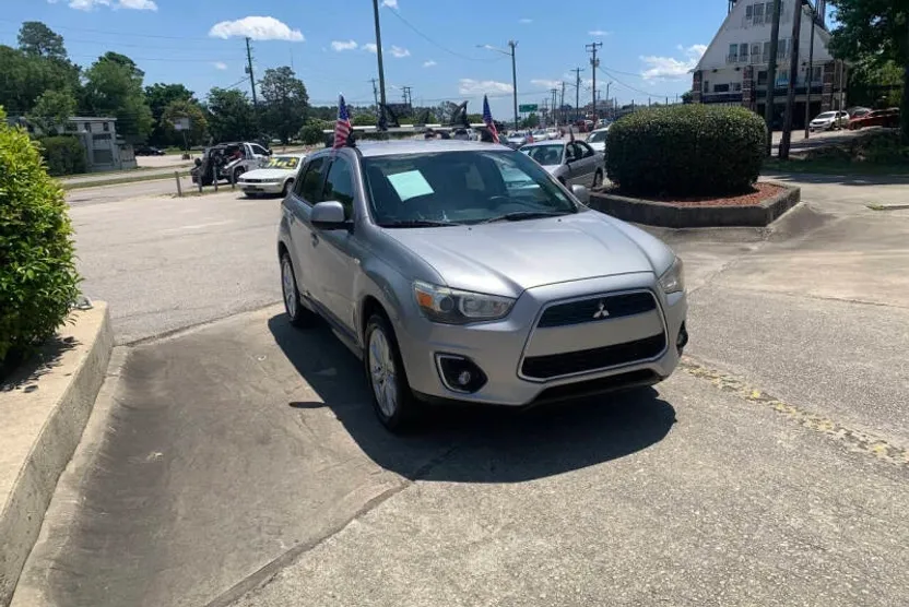 2014 Mitsubishi Outlander Sport ES photo 1