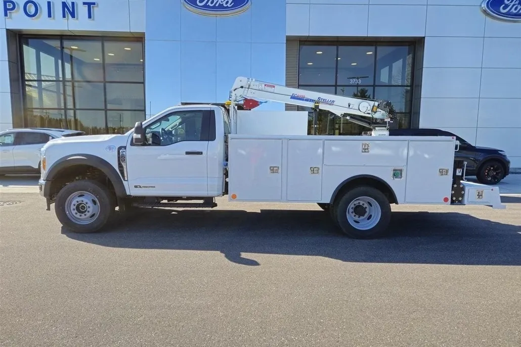 2024 Ford F-600 photo 1