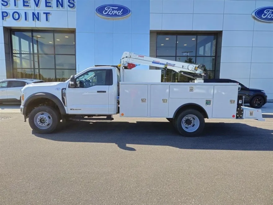2024 Ford F-600 photo 1