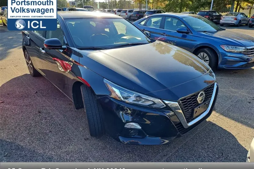 2022 Nissan Altima 2.5 Platinum photo 1