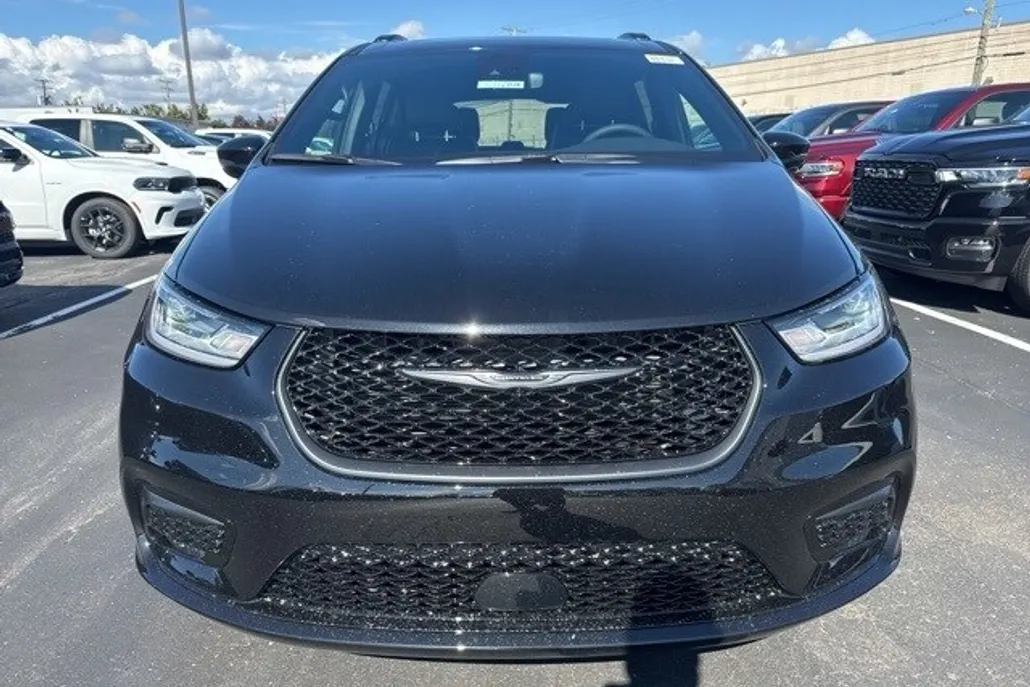 2026 Chrysler Pacifica Limited photo 1