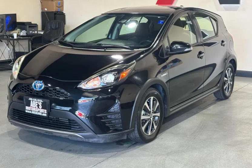 2018 Toyota Prius C One Two Three Four photo 1