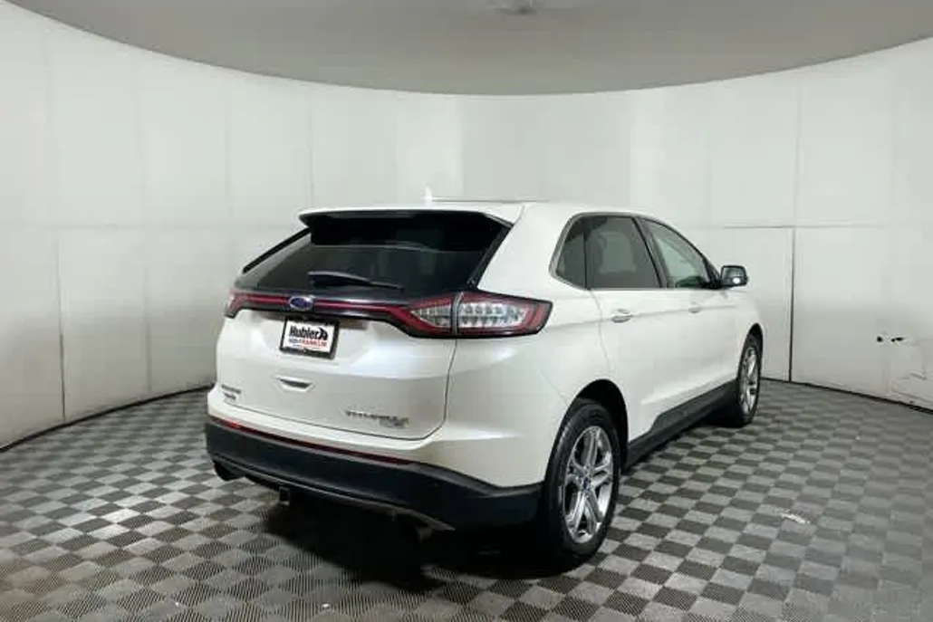 2016 Ford Edge Titanium photo 1