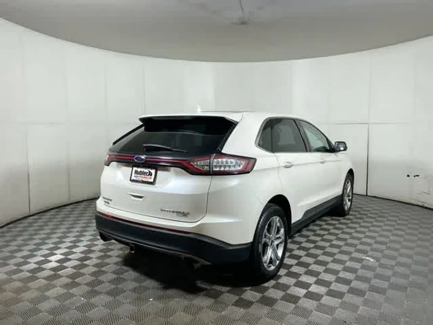 2016 Ford Edge Titanium photo 1
