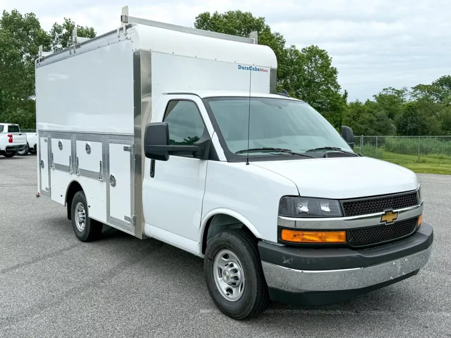 2025 Chevrolet Express Cutaway 3500 Van photo 1