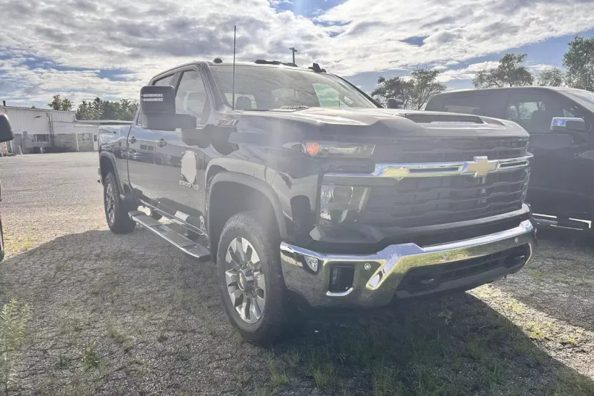 2025 Chevrolet Silverado 2500HD LT photo 1
