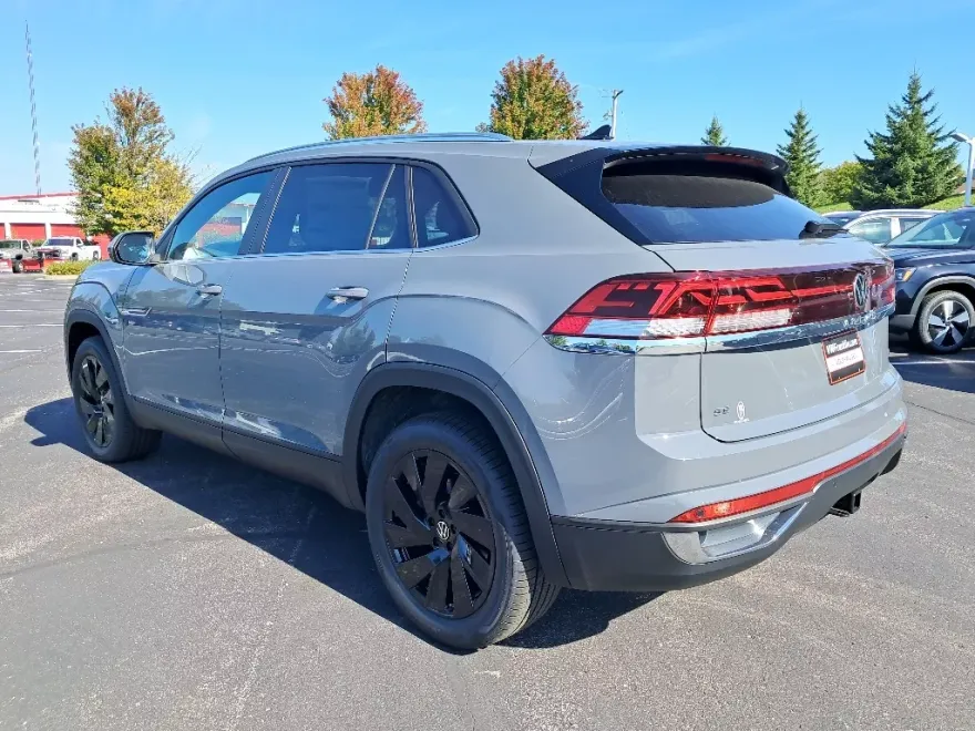 2026 Volkswagen Atlas Cross Sport SE Technology photo 1