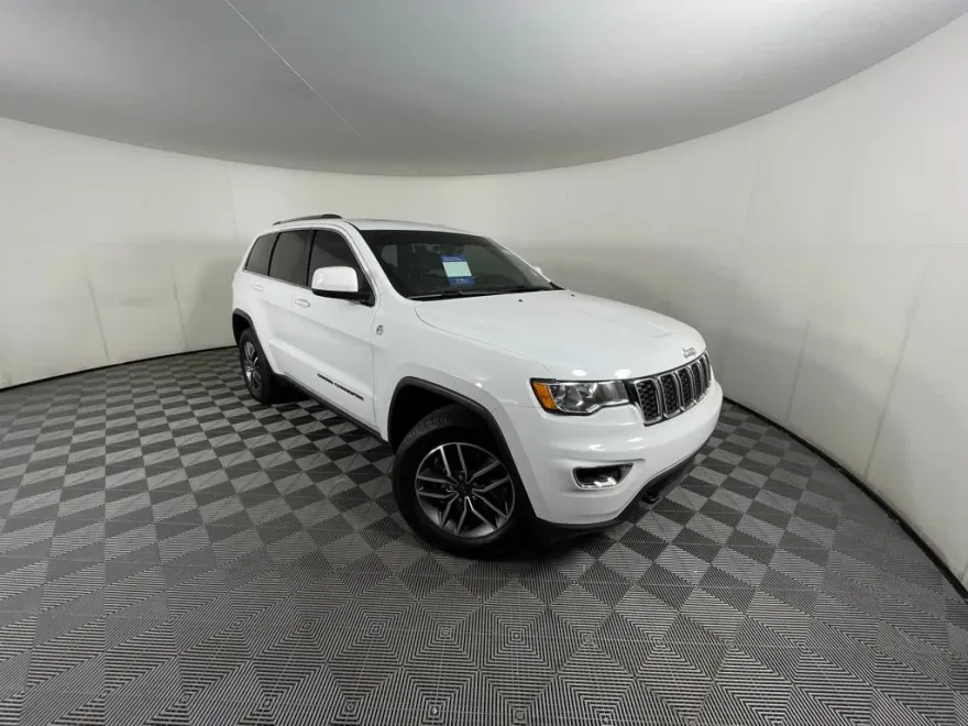 2020 Jeep Grand Cherokee Laredo photo 1