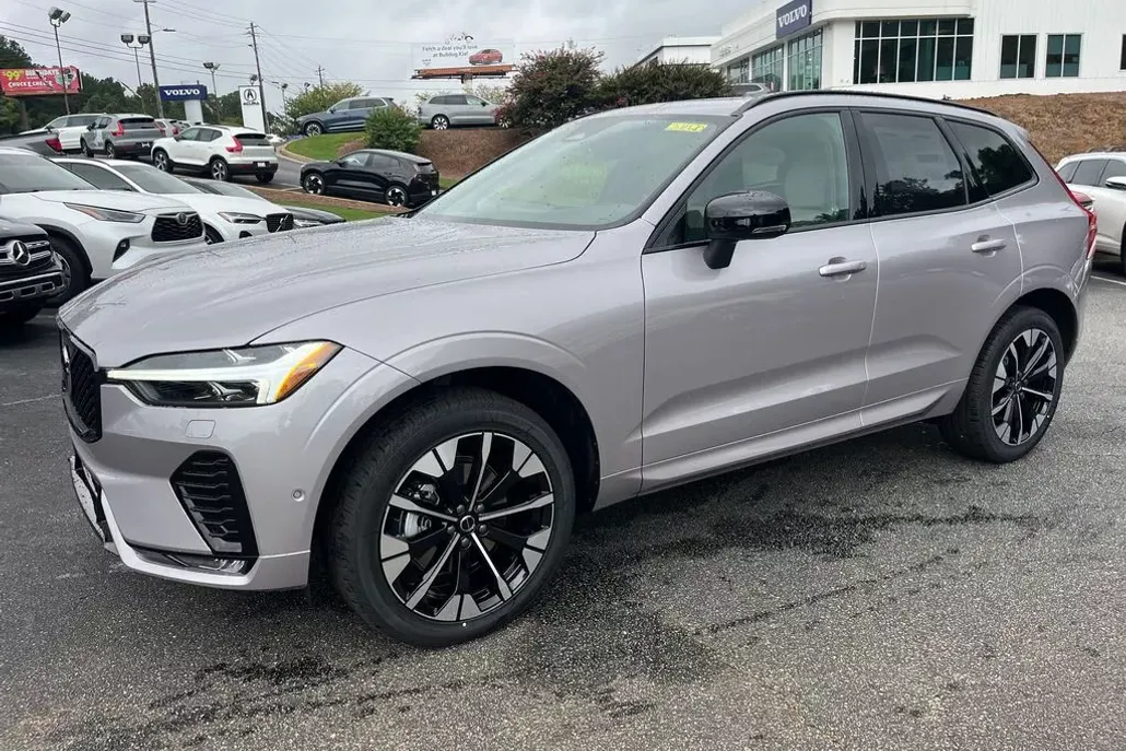 2026 Volvo XC60 B5 Plus photo 1