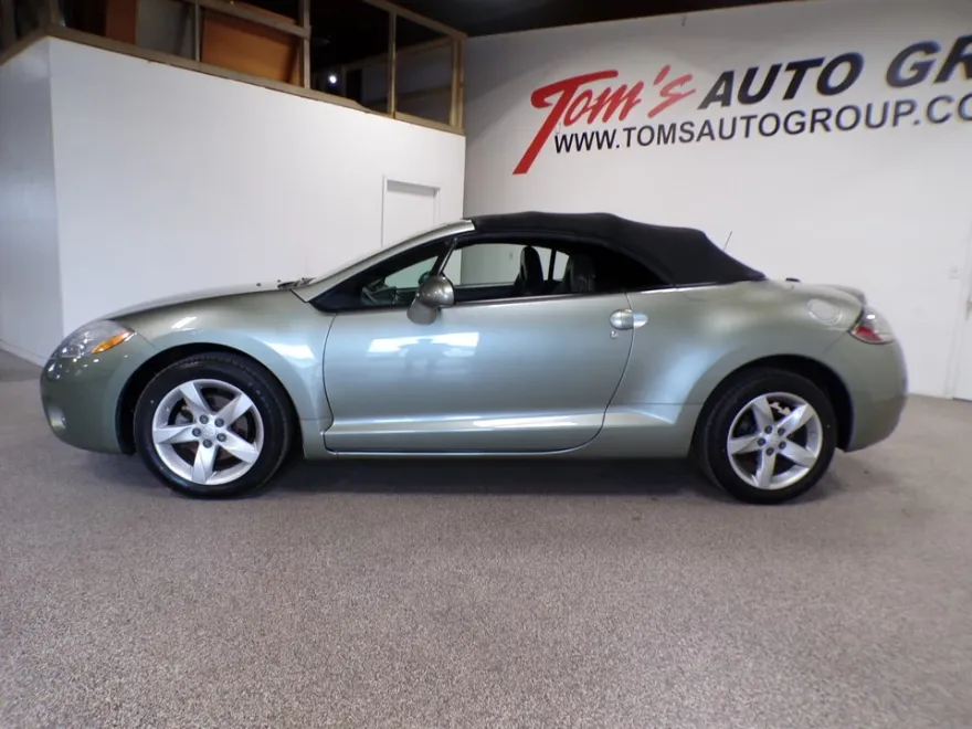 2008 Mitsubishi Eclipse GS photo 1
