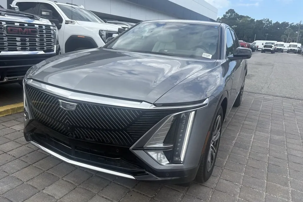 2023 Cadillac Lyriq Luxury photo 1
