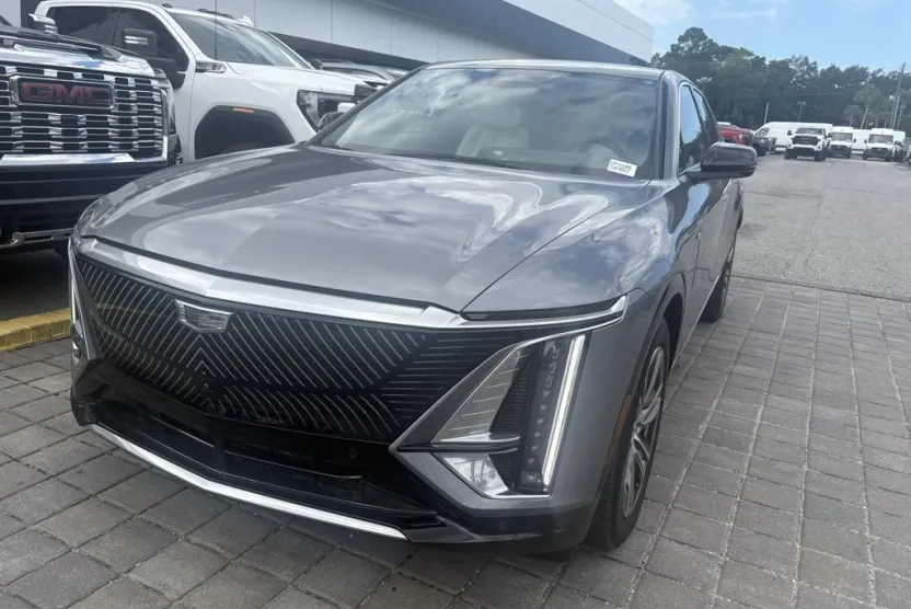 2023 Cadillac Lyriq Luxury photo 1
