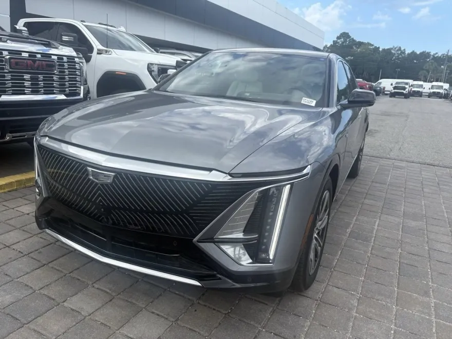2023 Cadillac Lyriq Luxury photo 1