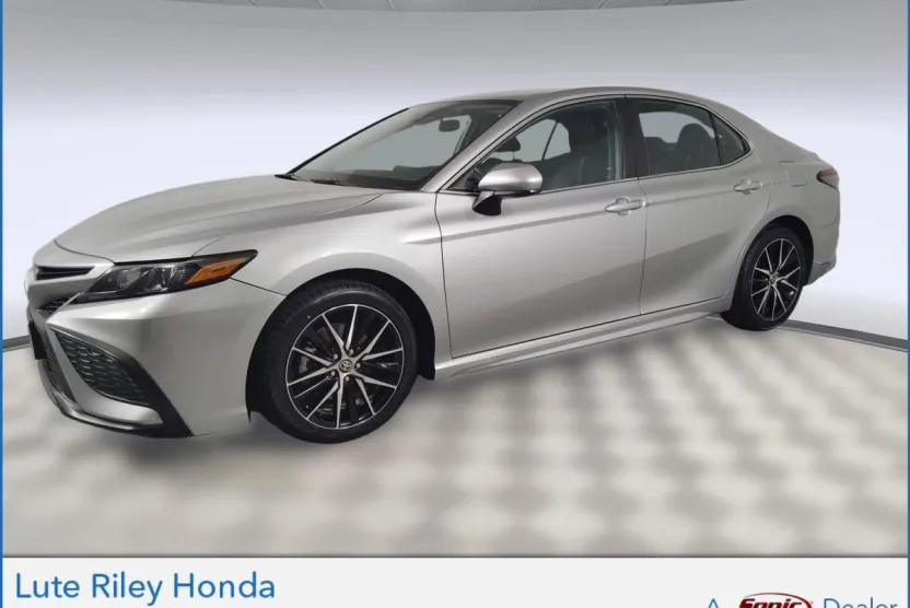 2021 Toyota Camry SE photo 1