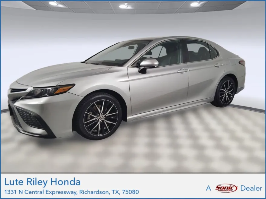 2021 Toyota Camry SE photo 1