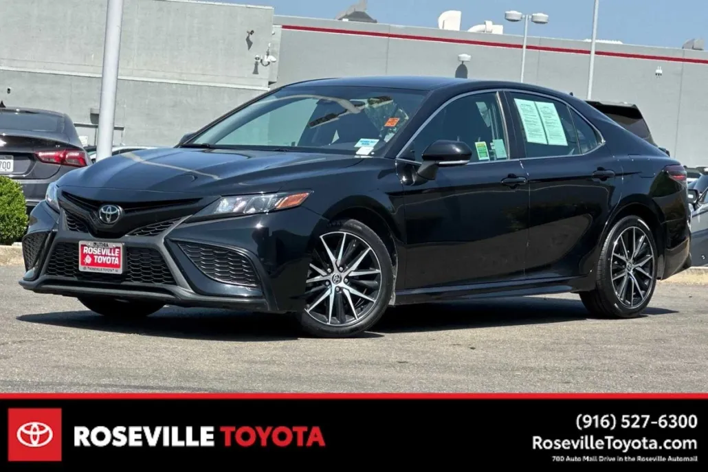 2023 Toyota Camry SE photo 1