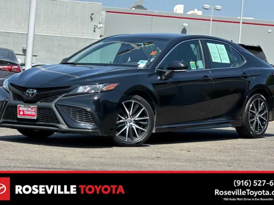 2023 Toyota Camry SE photo 1