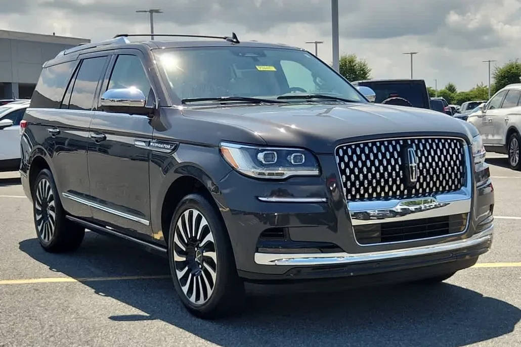 2022 Lincoln Navigator Black Label photo 1