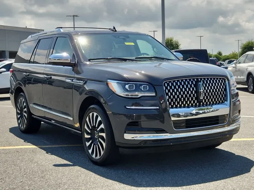 2022 Lincoln Navigator Black Label photo 1