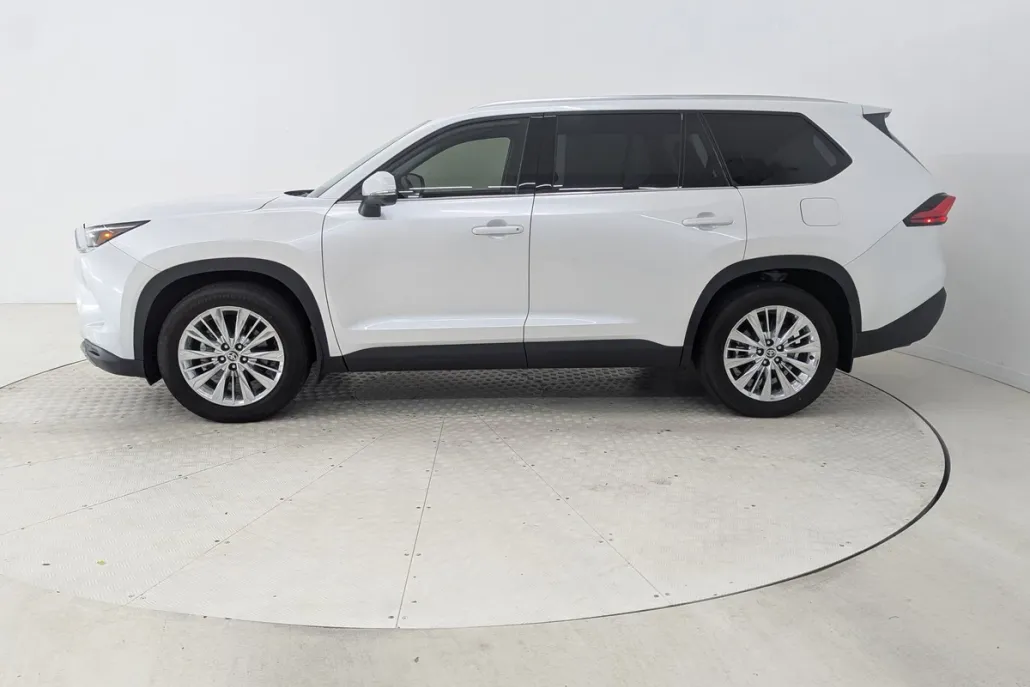 2024 Toyota Grand Highlander Platinum photo 1