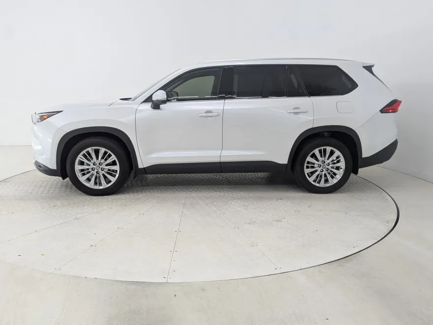 2024 Toyota Grand Highlander Platinum photo 1