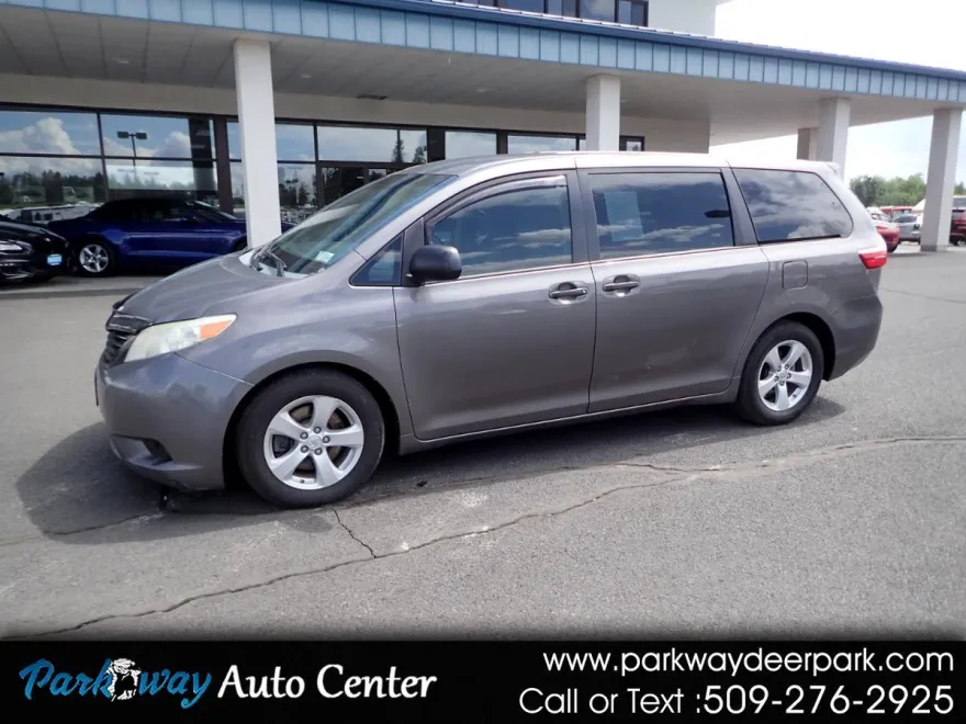 2015 Toyota Sienna L photo 1