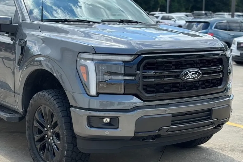 2025 Ford F-150 Lariat photo 1