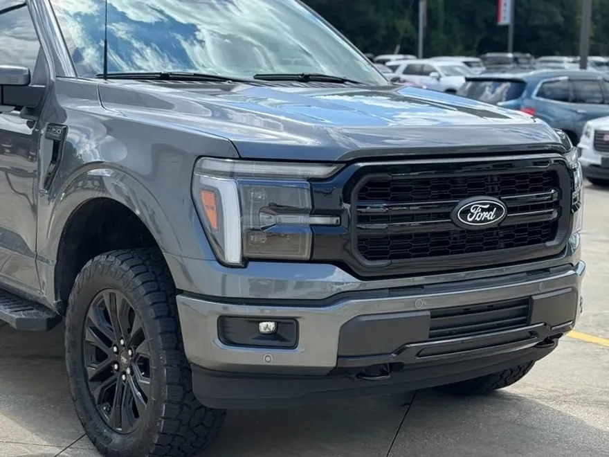 2025 Ford F-150 Lariat photo 1