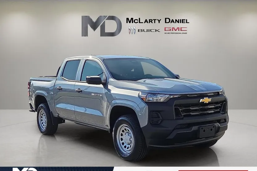 2025 Chevrolet Colorado LT photo 1