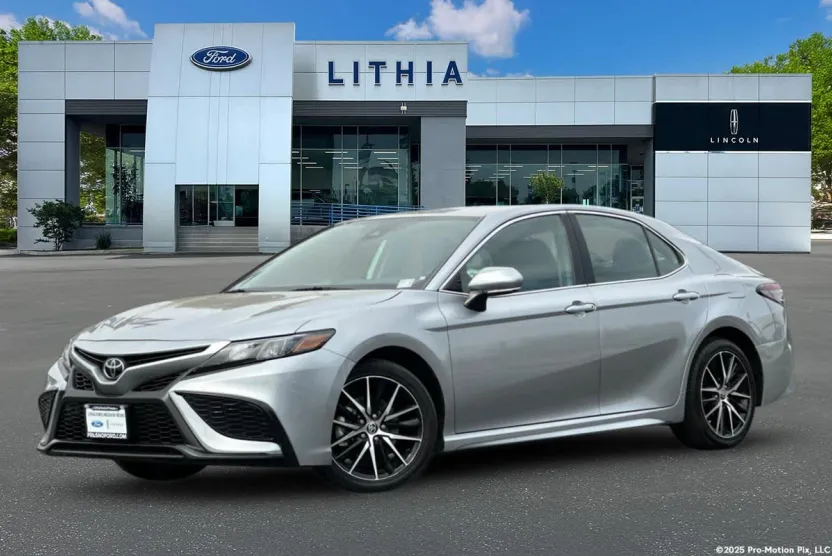 2023 Toyota Camry SE photo 1