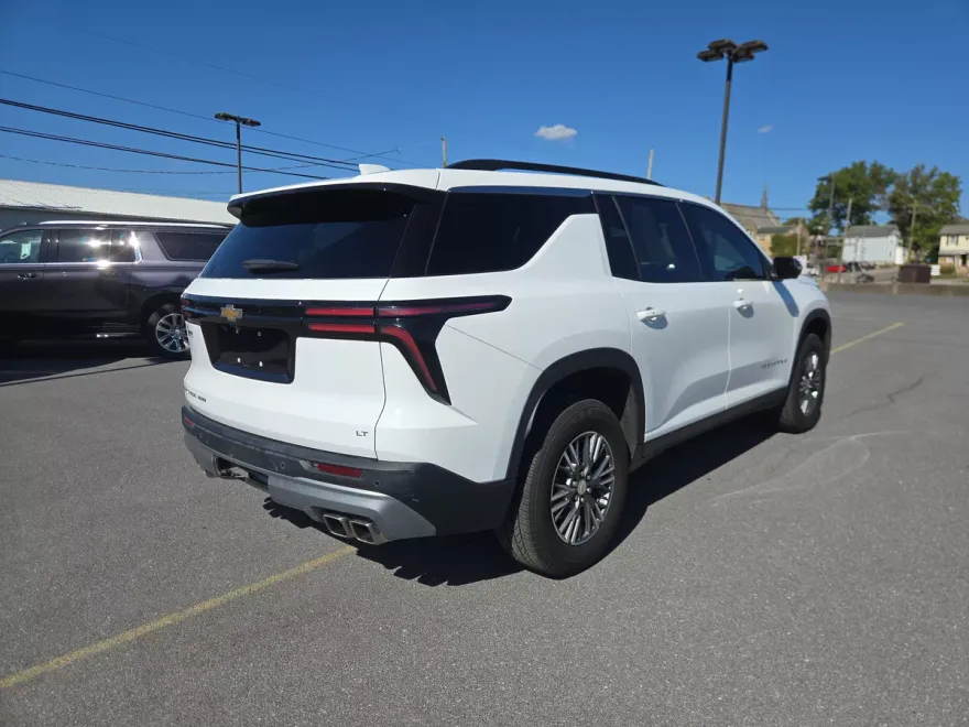 2024 Chevrolet Traverse photo 1