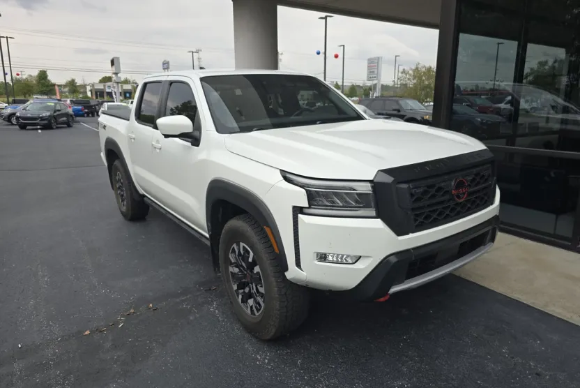 2023 Nissan Frontier PRO-4X Crew Cab photo 1