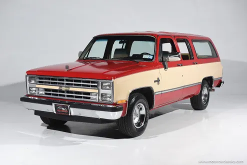 1985 Chevrolet Suburban photo 3