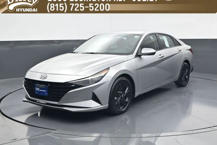 2023 Hyundai Elantra SEL photo 1