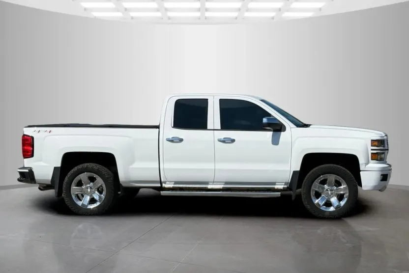 2015 Chevrolet Silverado 1500 LT photo 1