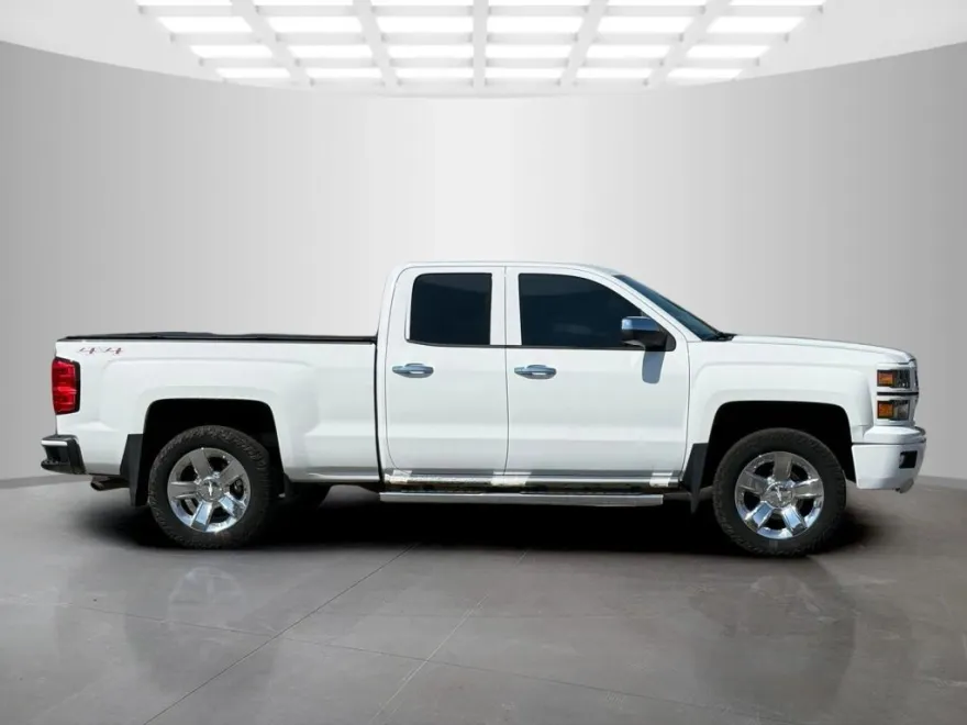 2015 Chevrolet Silverado 1500 LT photo 1