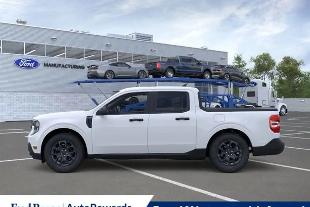 2025 Ford Maverick XLT photo 1