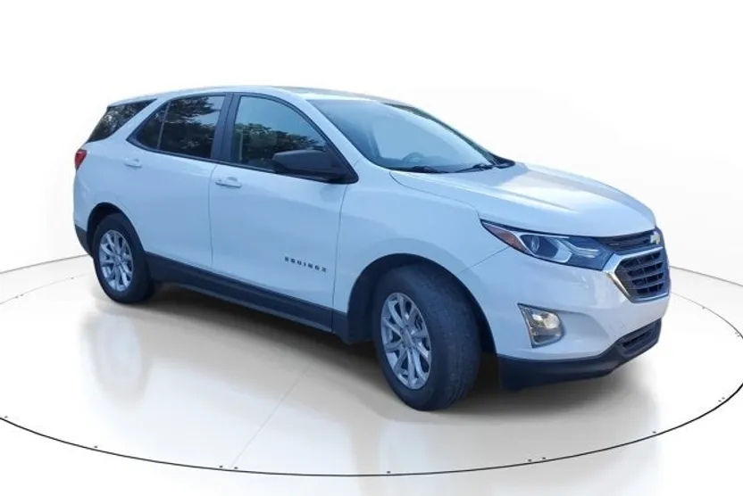 2021 Chevrolet Equinox LS photo 1