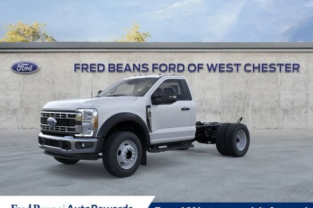 2025 Ford F-600 photo 1