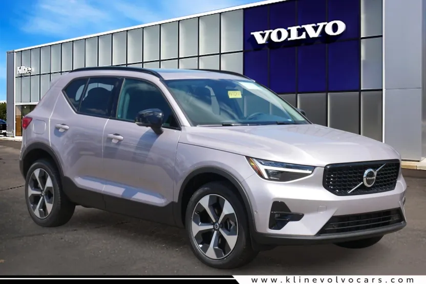 2026 Volvo XC40 Plus photo 1