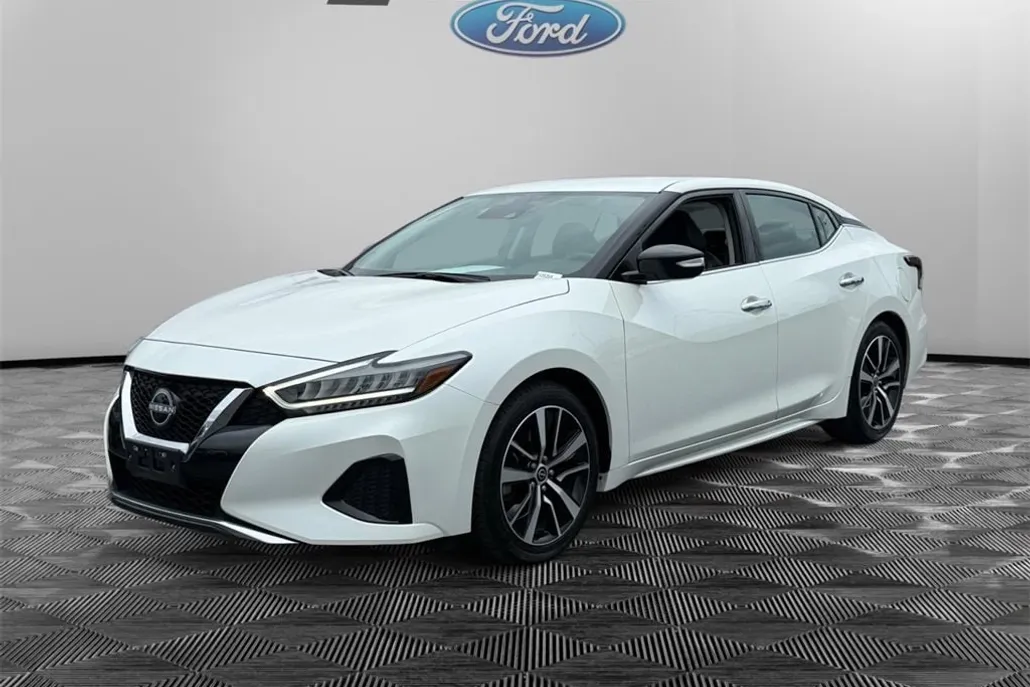2023 Nissan Maxima SV photo 1